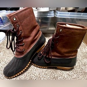 New, sporto duck boots. Size 7 women’s